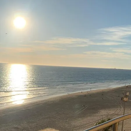 Piso Amplio Frente Al Mar En Pleno Paseo Maritimo. Apartment Cadiz