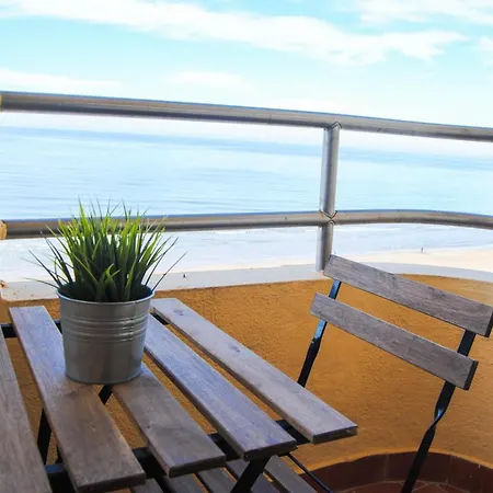 Piso Amplio Frente Al Mar En Pleno Paseo Maritimo. *