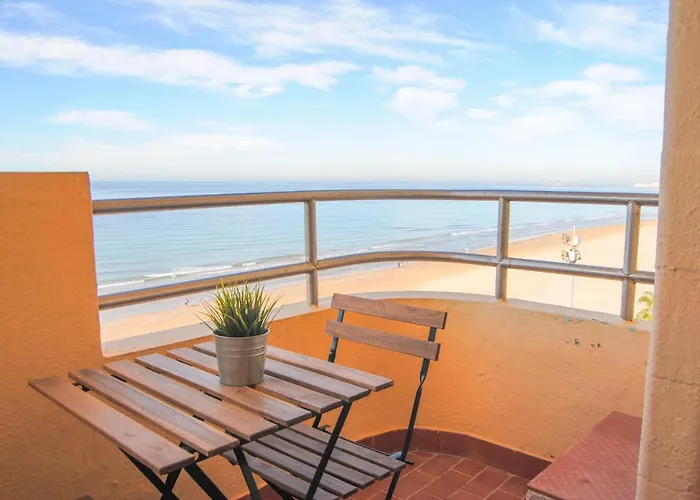 Piso Amplio Frente Al Mar En Pleno Paseo Maritimo. Cadiz