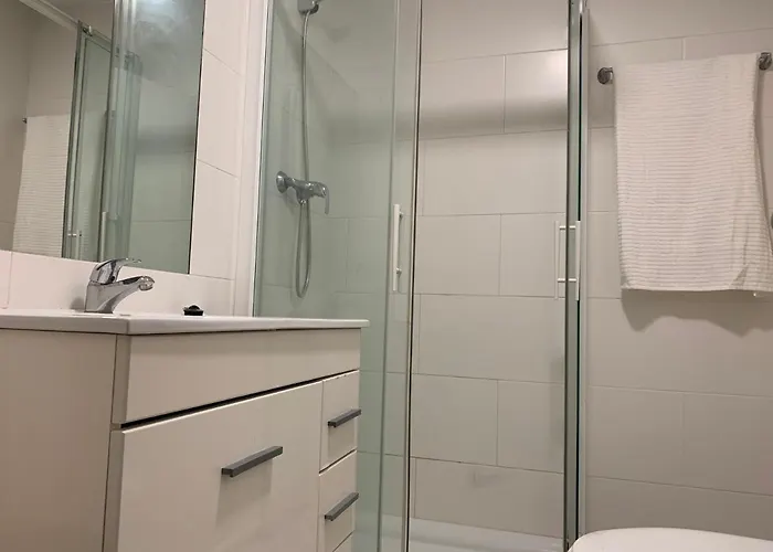 Piso Amplio Frente Al Mar En Pleno Paseo Maritimo. Cadiz