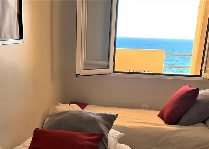 Apartment Piso Amplio Frente Al Mar En Pleno Paseo Maritimo.