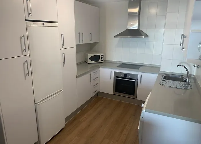 Piso Amplio Frente Al Mar En Pleno Paseo Maritimo. *