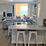 Piso Amplio Frente Al Mar En Pleno Paseo Maritimo. 아파트